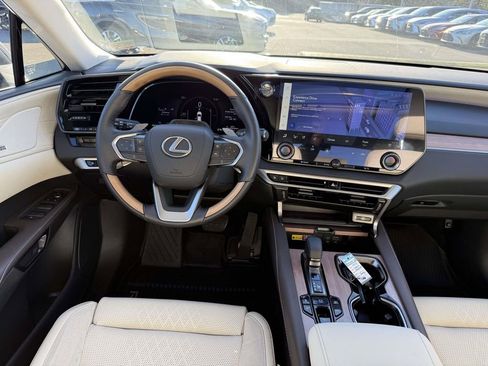 Used 2025 Lexus RX 450h AWD w/ Luxury Package image 8