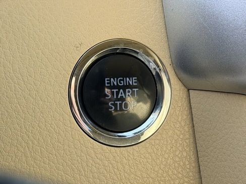 Used 2018 Toyota Highlander Limited image 11