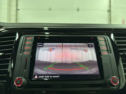 Used 2018 Volkswagen Beetle 2.0T FWD image 27