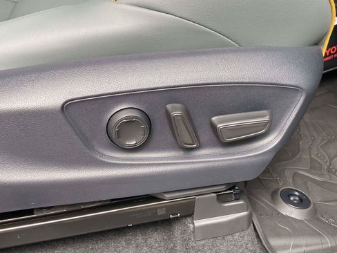 Used 2025 Toyota Tacoma 4x4 Double Cab Hybrid image 40