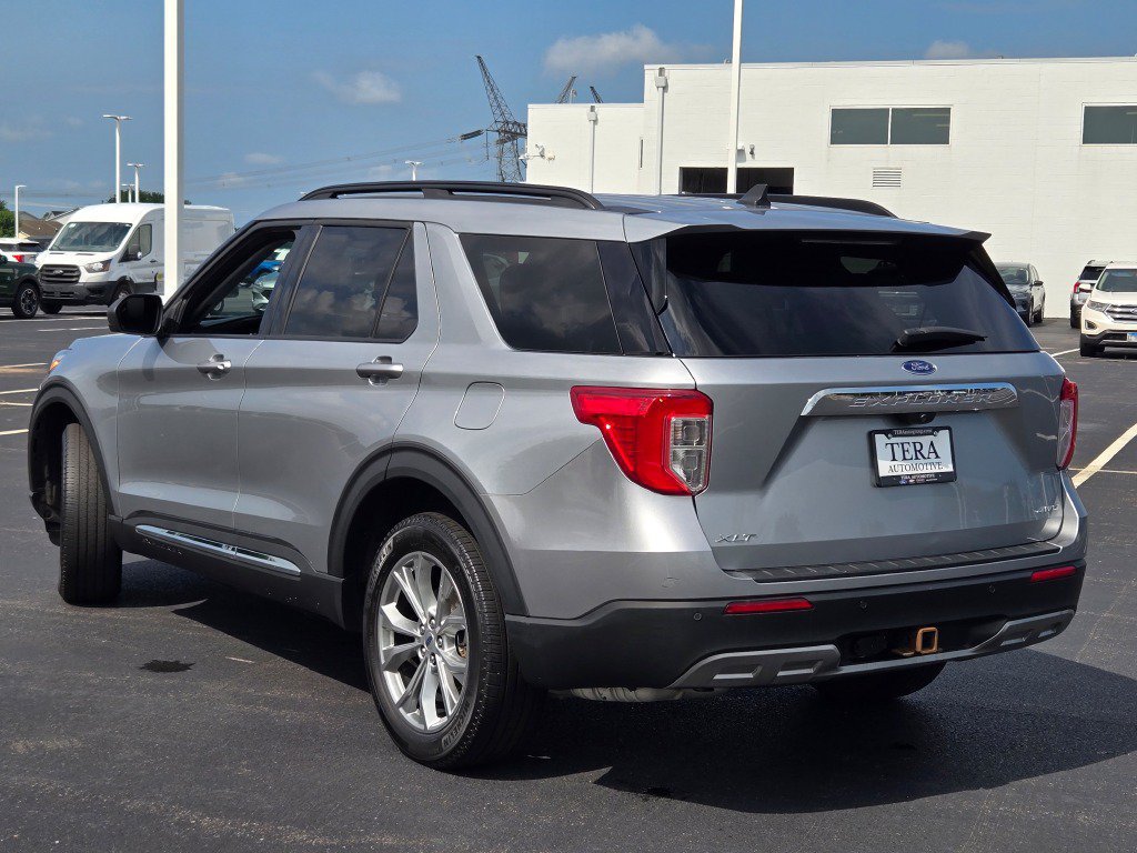 Used 2023 Ford Explorer XLT w/ Equipment Group 202A AWD/4WD image 18