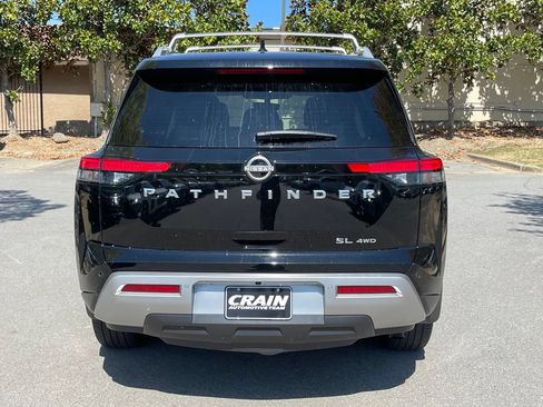 Used 2025 Nissan Pathfinder SL AWD/4WD image 6