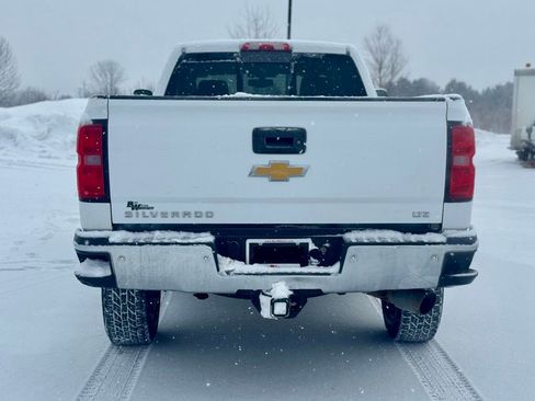 Used 2015 Chevrolet Silverado 2500 LTZ image 3