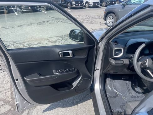 Certified 2023 Hyundai Venue SE w/ Cargo Package FWD image 9