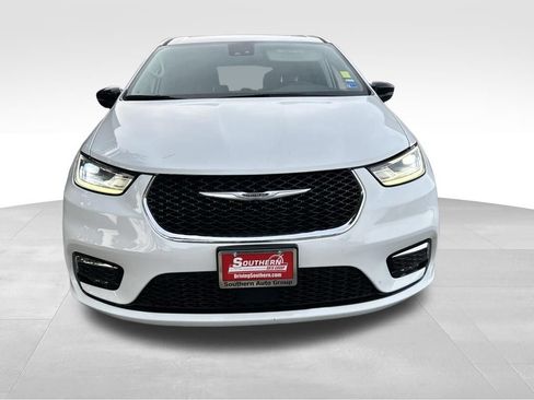 Used 2024 Chrysler Pacifica Limited FWD image 9