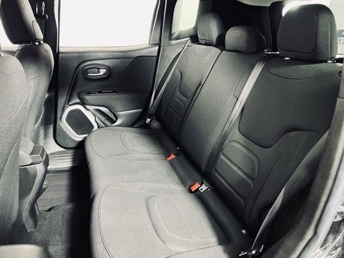 Used 2018 Jeep Renegade Latitude image 14