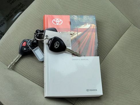 Used 2013 Toyota Corolla LE FWD image 30