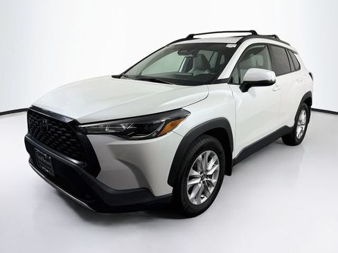 Used 2023 Toyota Corolla Cross LE w/ Moonroof Package AWD/4WD image 3
