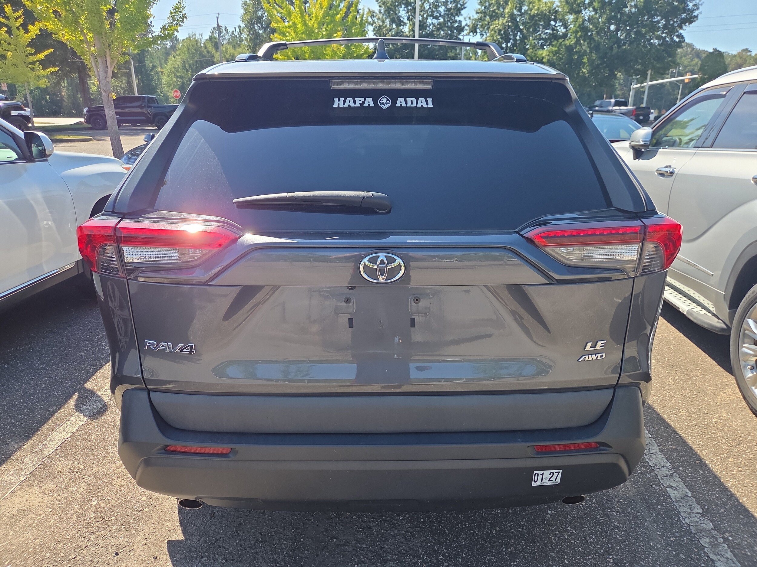 Used 2021 Toyota RAV4 LE AWD/4WD image 4