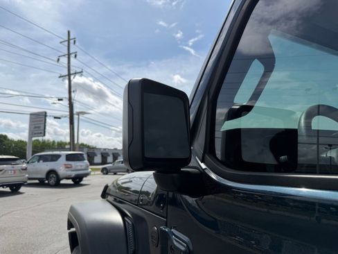 Used 2025 Jeep Wrangler Sport image 22