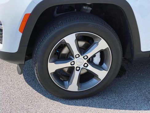 Used 2023 Jeep Grand Cherokee Limited AWD/4WD image 5