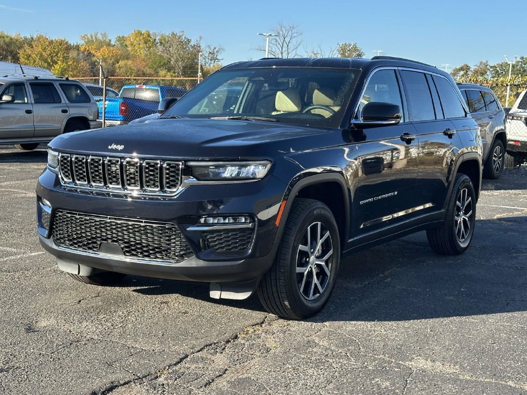 Used 2024 Jeep Grand Cherokee Limited AWD/4WD image 7