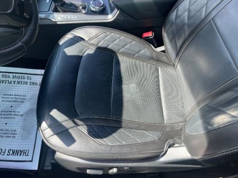 Used 2018 Ford Explorer Platinum image 23