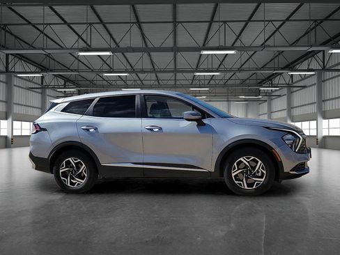 Used 2023 Kia Sportage LX image 5