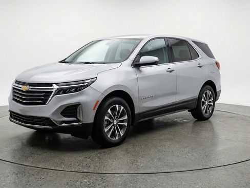 Used 2025 Chevrolet Equinox LT image 3