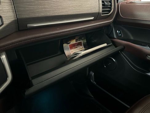 Used 2022 Ford Expedition Limited image 34