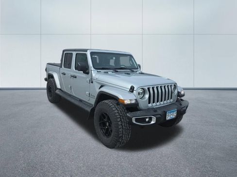 Used 2022 Jeep Gladiator Overland w/ Cold Weather Group image 7