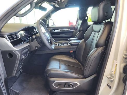 Used 2022 Jeep Wagoneer Series III AWD/4WD image 15