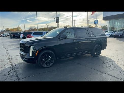 Certified 2025 Cadillac Escalade ESV Sport w/ Touring Package image 4