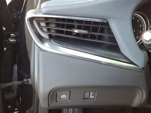 Certified 2024 Buick Enclave Essence w/ Experience Buick Package FWD image 28