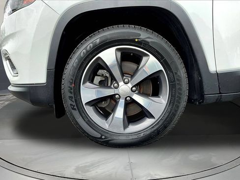 Used 2019 Jeep Cherokee Limited AWD/4WD image 38
