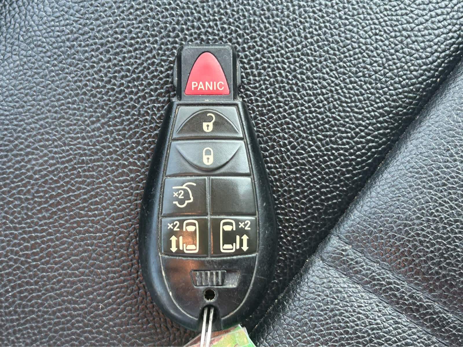 Used 2016 Chrysler Town & Country Touring FWD image 33