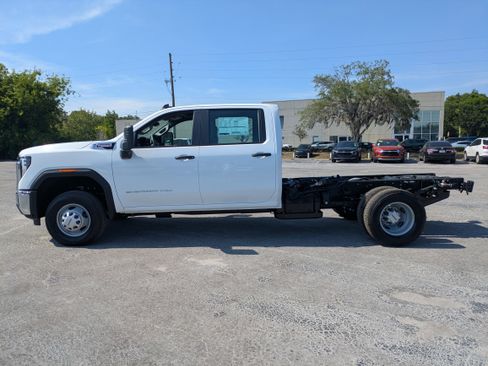 New 2026 GMC Sierra 3500 Pro AWD/4WD image 4