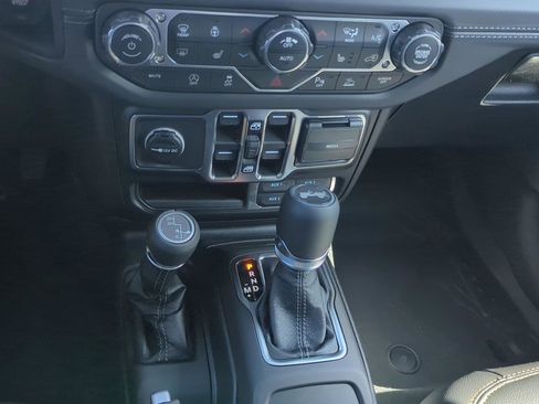 New 2026 Jeep Wrangler Unlimited Sahara AWD/4WD image 24