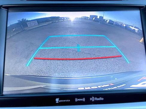 Used 2018 Toyota Highlander XLE image 25