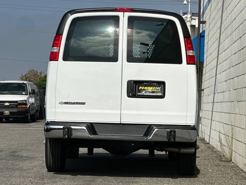 Used 2025 Chevrolet Express 2500 w/ Driver Convenience Package RWD image 5