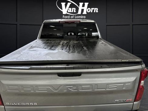 Used 2023 Chevrolet Silverado 1500 ZR2 image 39