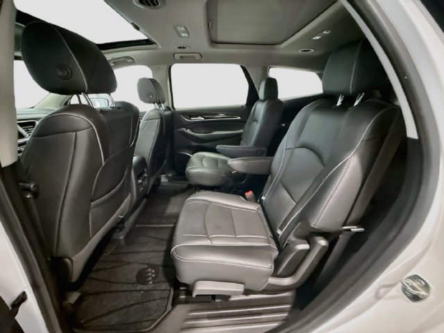 Used 2021 Buick Enclave Avenir w/ Avenir Technology Package AWD/4WD image 23