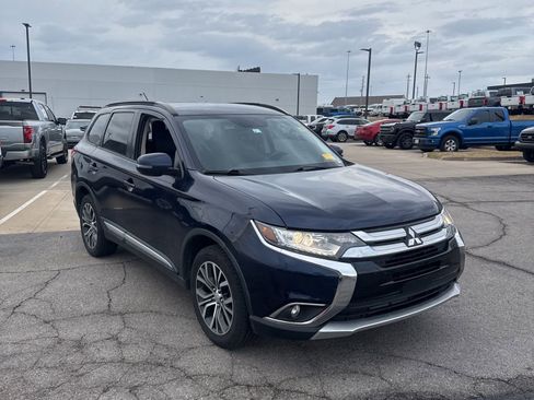 Used 2016 Mitsubishi Outlander SEL image 2