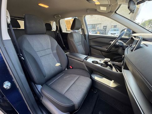 Used 2025 Nissan Rogue SV FWD image 38