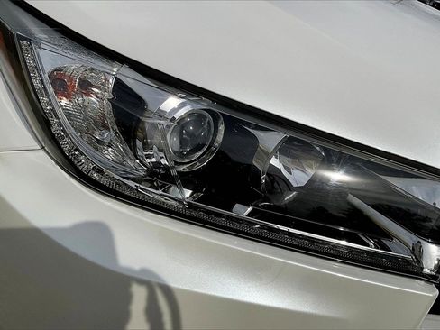 Used 2019 Toyota Highlander Limited Platinum image 28