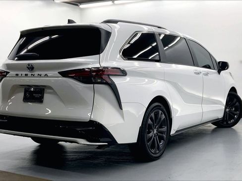 Used 2024 Toyota Sienna XSE image 4