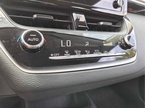 Used 2020 Toyota Corolla LE FWD image 23