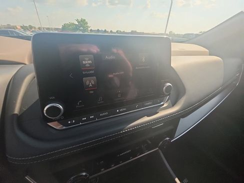 Used 2023 Nissan Rogue SV AWD/4WD image 18