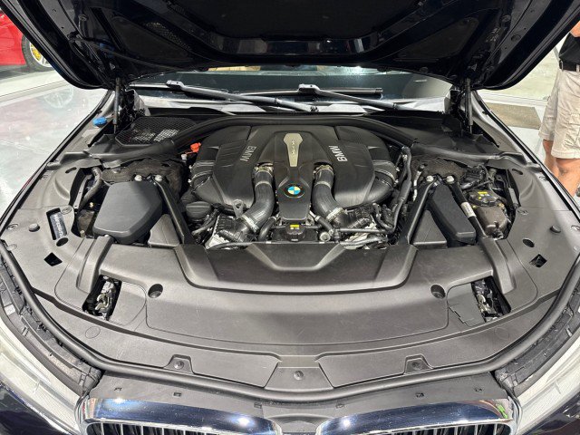 Used 2016 BMW 750i xDrive AWD/4WD image 11