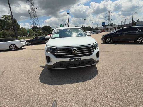 Used 2025 Volkswagen Atlas SE AWD/4WD image 3