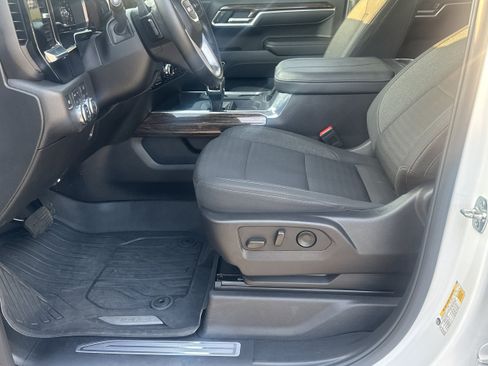 Used 2025 GMC Sierra 1500 Elevation AWD/4WD image 9