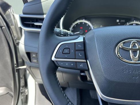 Used 2023 Toyota Highlander XLE FWD image 30