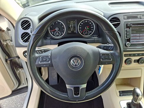 Used 2013 Volkswagen Tiguan SE FWD image 17