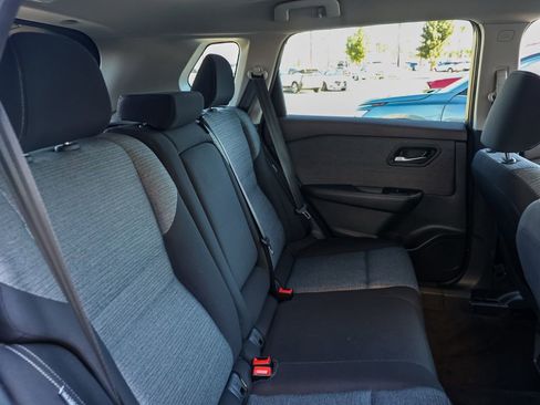 Used 2023 Nissan Rogue SV image 18