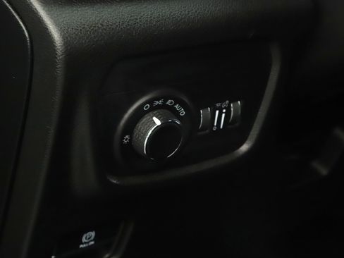Used 2023 Jeep Grand Cherokee Altitude image 8