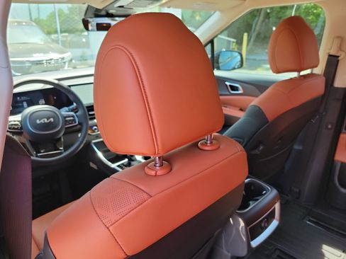 New 2026 Kia Carnival EX FWD image 12