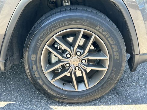 Used 2017 Jeep Grand Cherokee Laredo 75th Anniversary RWD image 7