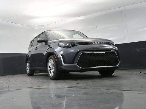 Used 2023 Kia Soul LX FWD image 25