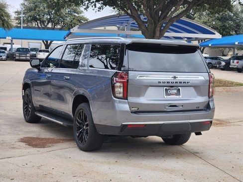 Used 2021 Chevrolet Suburban LT image 3