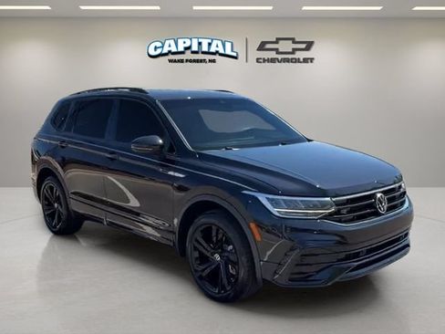 Used 2023 Volkswagen Tiguan SE R-Line FWD image 9